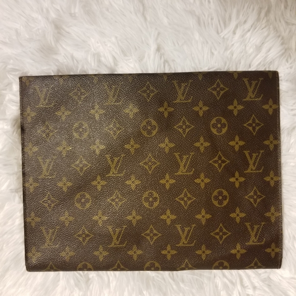Louis Vuitton Clutch - Picture 6 of 9